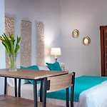 Casa De Columnas 4*